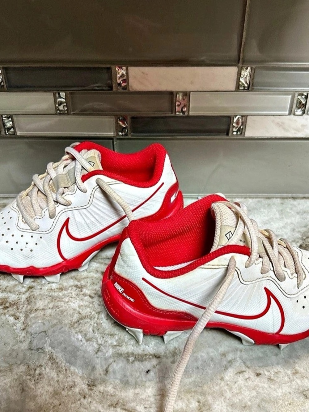 Nike Diamond Clutch Big Kids' Baseball Cleats Clutch Girls US 11C White & Red